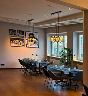 Modern eingerichteter Gastraum im Ristorante Schweiger